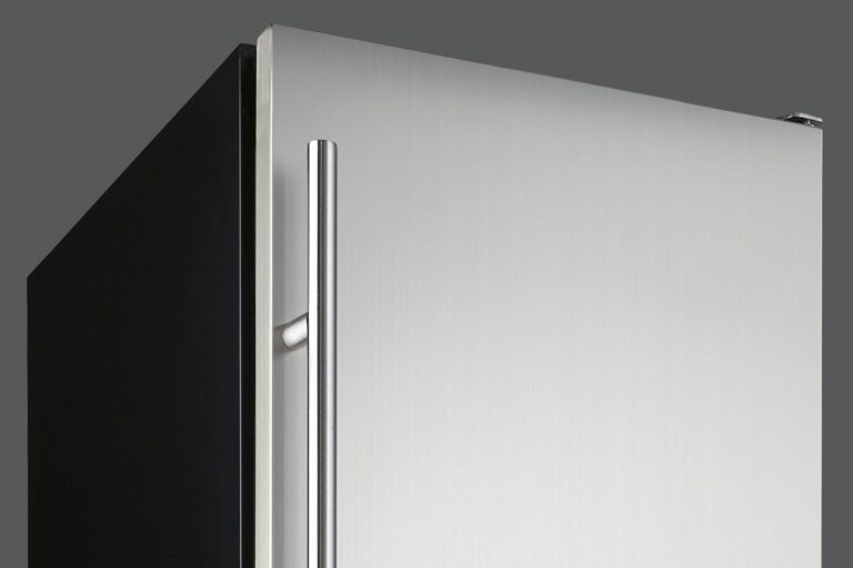 Mosel 15" Undercounter Ice Maker DIM32D1BSSPR Silhouette USA